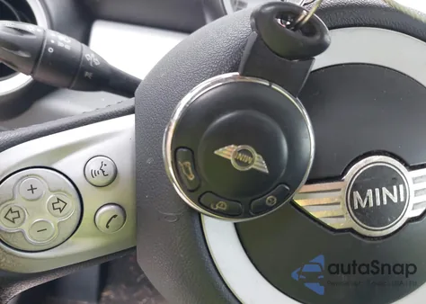 2010 Mini Cooper z USA, uszkodzony, nr VIN WMWMF3C57ATZ24134